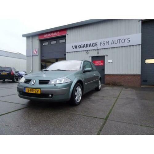 Renault Mégane 2.0-16V Privilège Luxe (bj 2004)