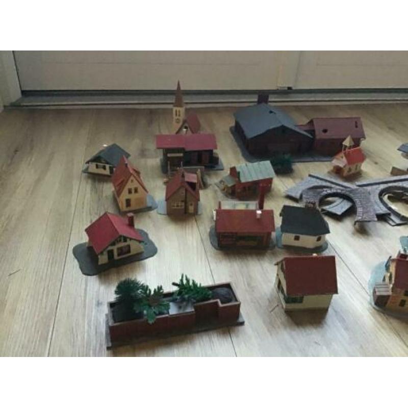 Huisjes voor op de treinbaan