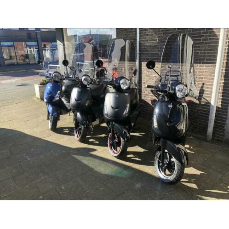 Sym fiddle’s 2 25 km led smoke windscherm direct te leveren