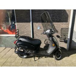 Sym fiddle’s 2 25 km led smoke windscherm direct te leveren