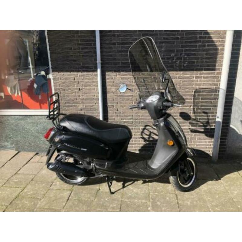 Sym fiddle’s 2 25 km led smoke windscherm direct te leveren