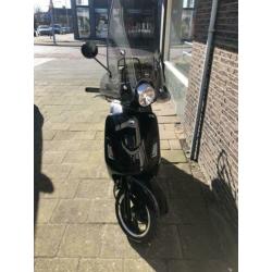 Sym fiddle’s 2 25 km led smoke windscherm direct te leveren