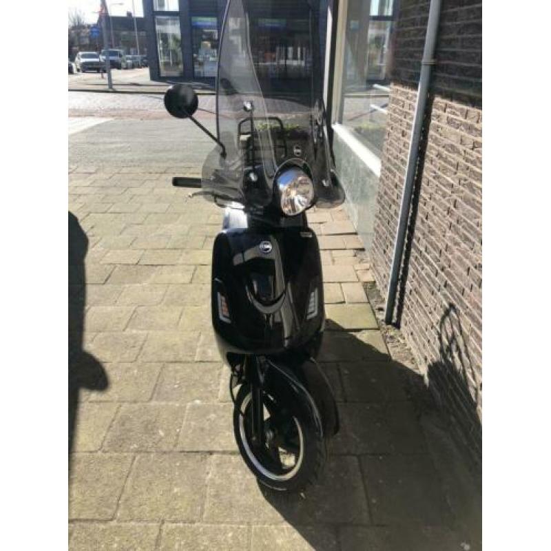 Sym fiddle’s 2 25 km led smoke windscherm direct te leveren
