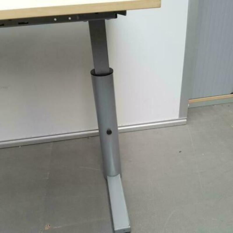 Gispen smal bureau – 170×60 cm in hoogte verstelbaar