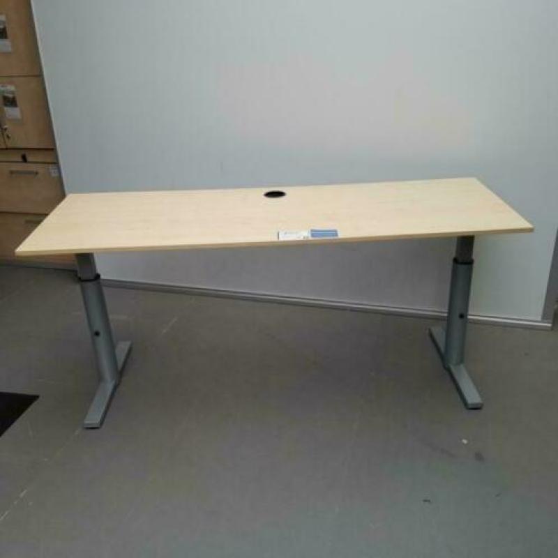 Gispen smal bureau – 170×60 cm in hoogte verstelbaar