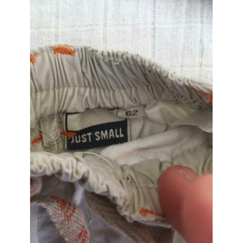 Korte broek maat 62 bijna gratis