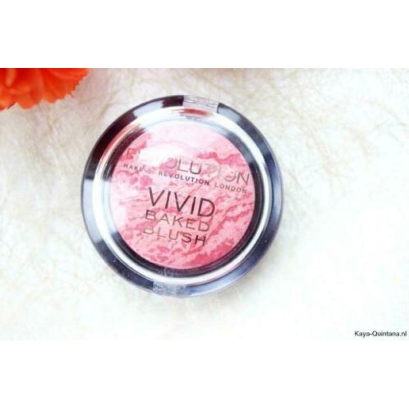 Make-up Revolution Vivid Baked Blush - Loved me the best