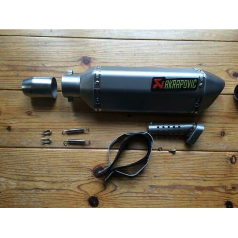 NIEUWE universele AKRAPOVIC uitlaat incl dbkiller TITANIUM