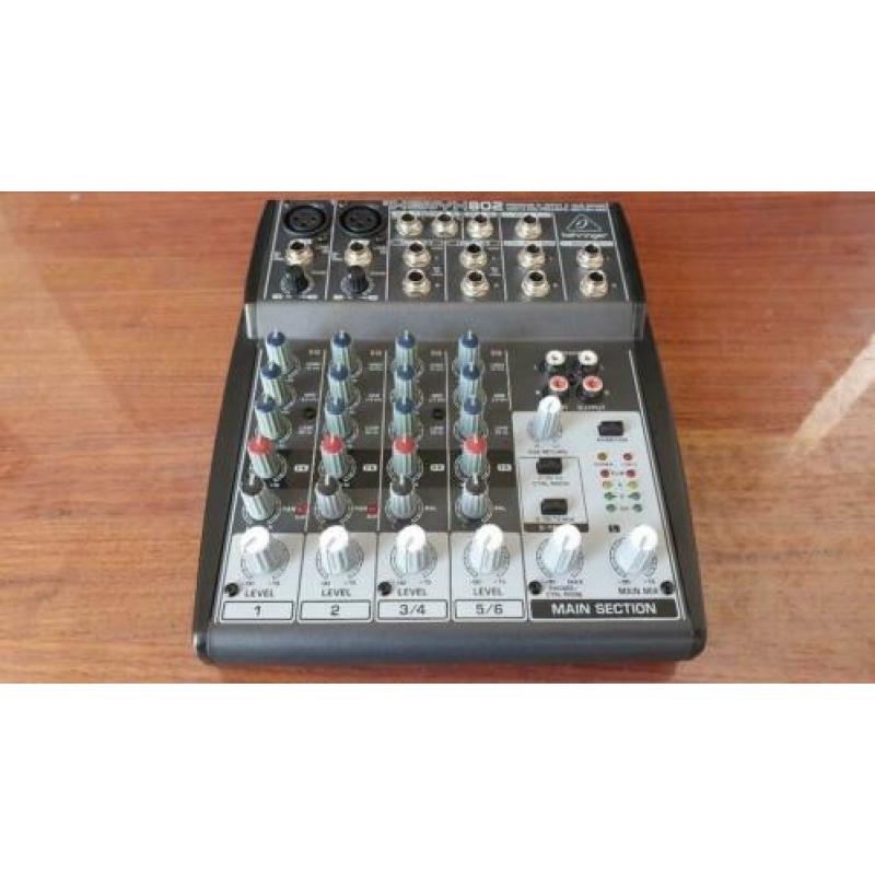 Mixer Behringer Xenyx 802