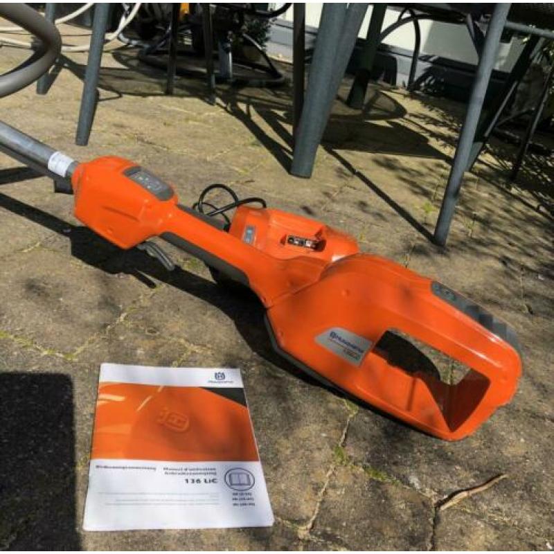 Husqvarna 136LiC inclusief lader QC120