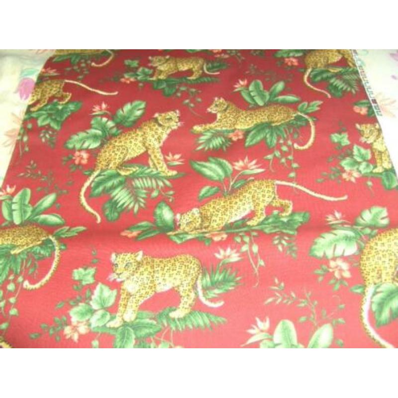 quilt stof wildlife rood met panter 0,50 meter 2,25