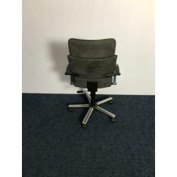 Bureaustoel Martin Stoll, antraciet suede, chroom voetkruis