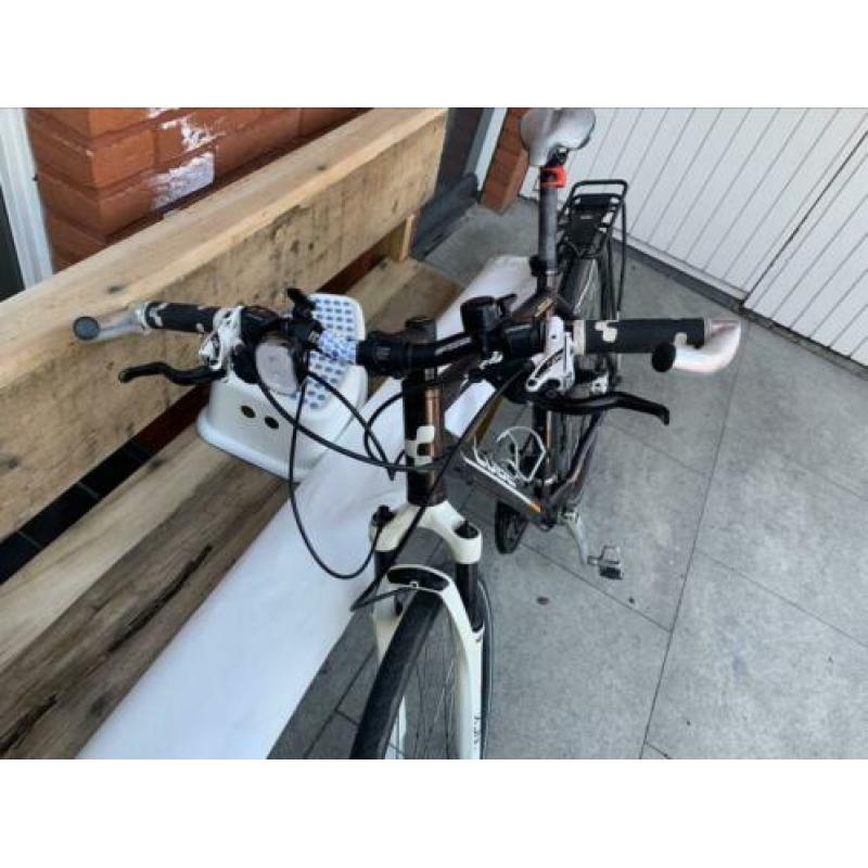Cube nature. 54. Hybride Mountainbike.