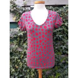 • Grijs met rode stippen shirt van ZOI mt S, met korte mouwe