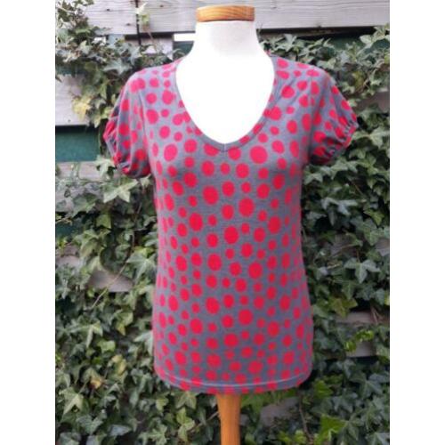 • Grijs met rode stippen shirt van ZOI mt S, met korte mouwe