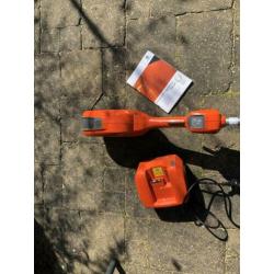 Husqvarna 136LiC inclusief lader QC120