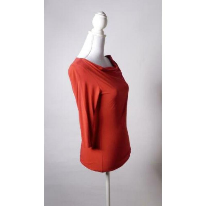 VANILIA basic red boatneck top maat 34 ZGAN