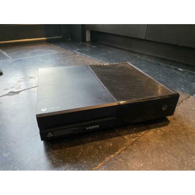 Xbox one 500gb met 2 spellen