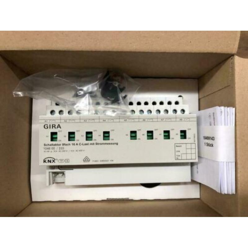 Gira schakelactor 104600 achtvoudig 16 A met handbediening