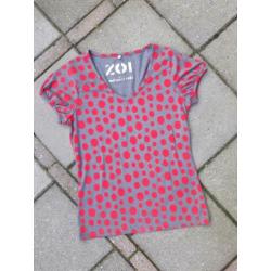 • Grijs met rode stippen shirt van ZOI mt S, met korte mouwe