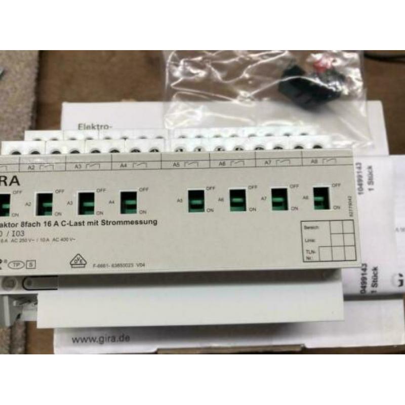 Gira schakelactor 104600 achtvoudig 16 A met handbediening