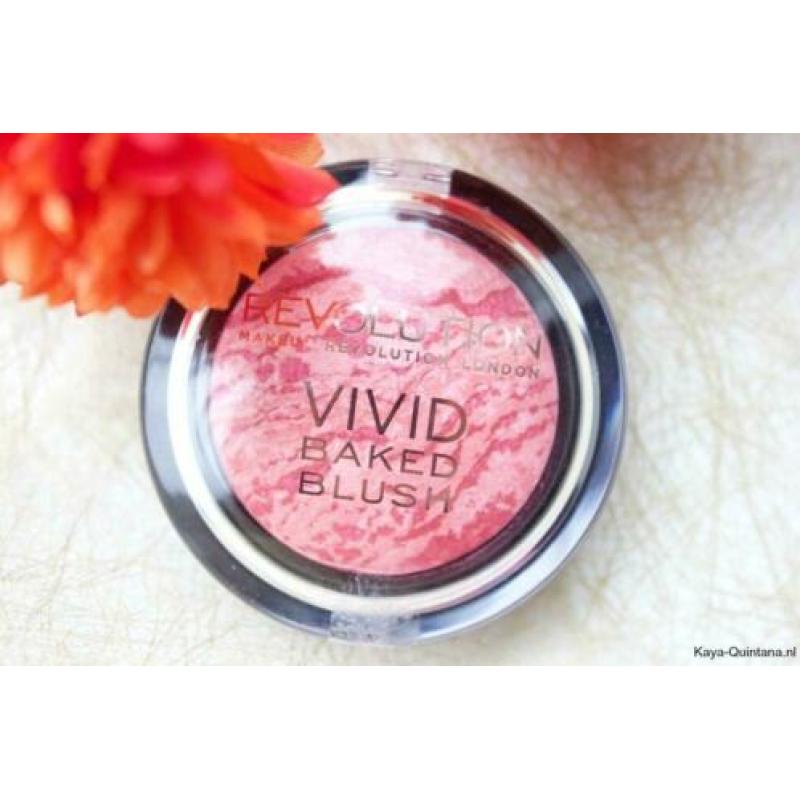 Make-up Revolution Vivid Baked Blush - Loved me the best