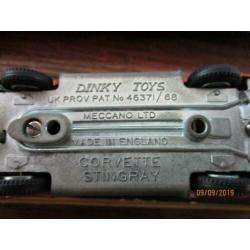 Dinky Toys - N°221 - Chevrolet Corvette Stingray [compleet]