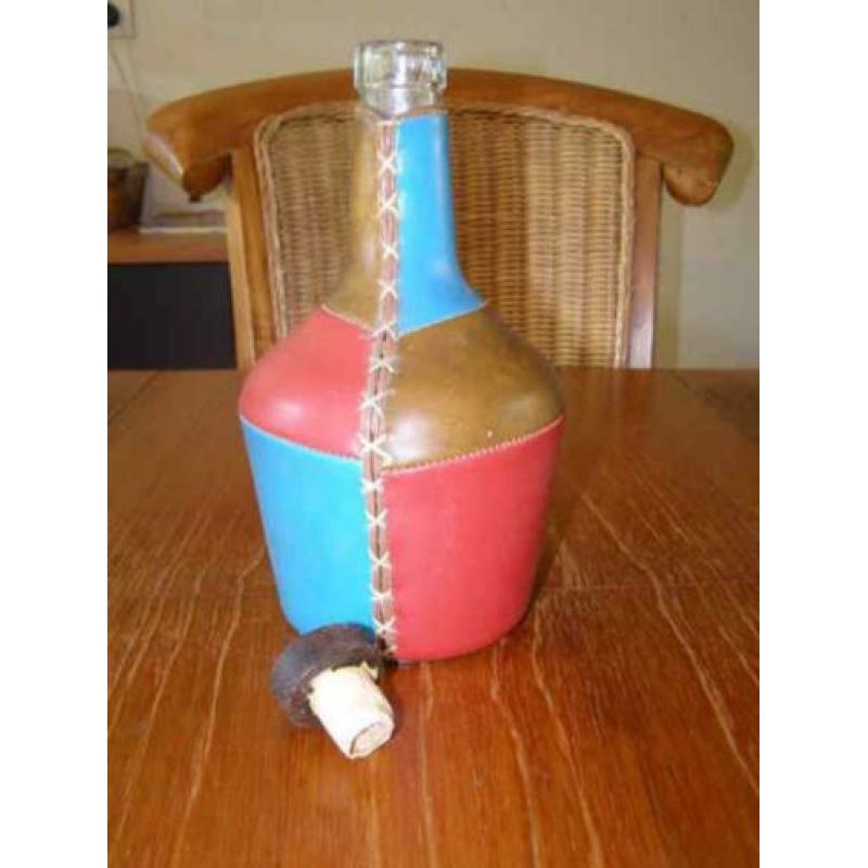Retro fles in leer (A17 1460)