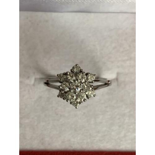18 krt.wit gouden rozet ring met 13 diamanten totaal 0,79 ct