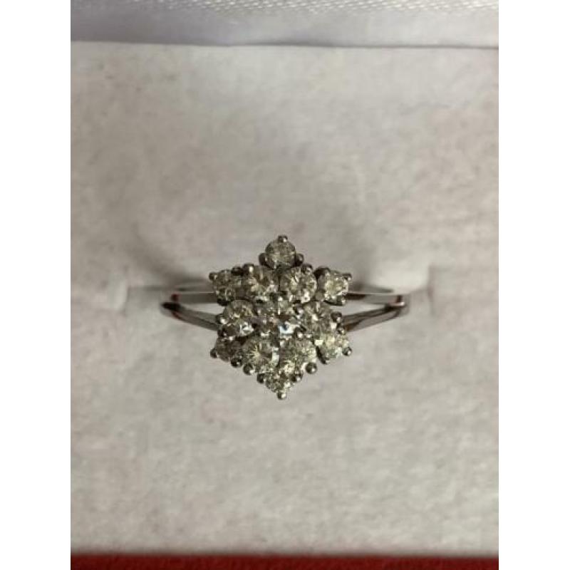 18 krt.wit gouden rozet ring met 13 diamanten totaal 0,79 ct