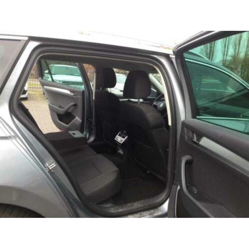 Skoda Superb COMBI 1.6 TDI 88KW AMBITION BUSINESS (bj 2015)