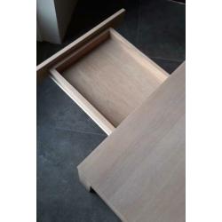 Vierkante blank eiken tafel met witte finish