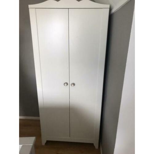 Kledingkast nog 1 beschikbaar