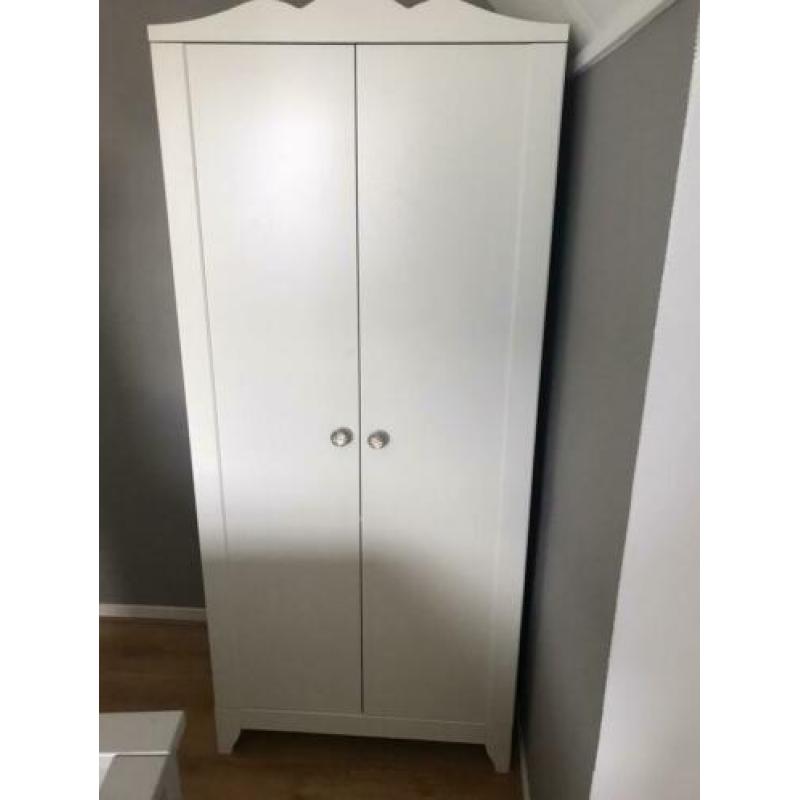 Kledingkast nog 1 beschikbaar