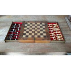 Te koop:Mooi houten schaakbord 47x47cm.