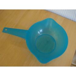 145) Tupperware vergiet, vergieten; gebruikt