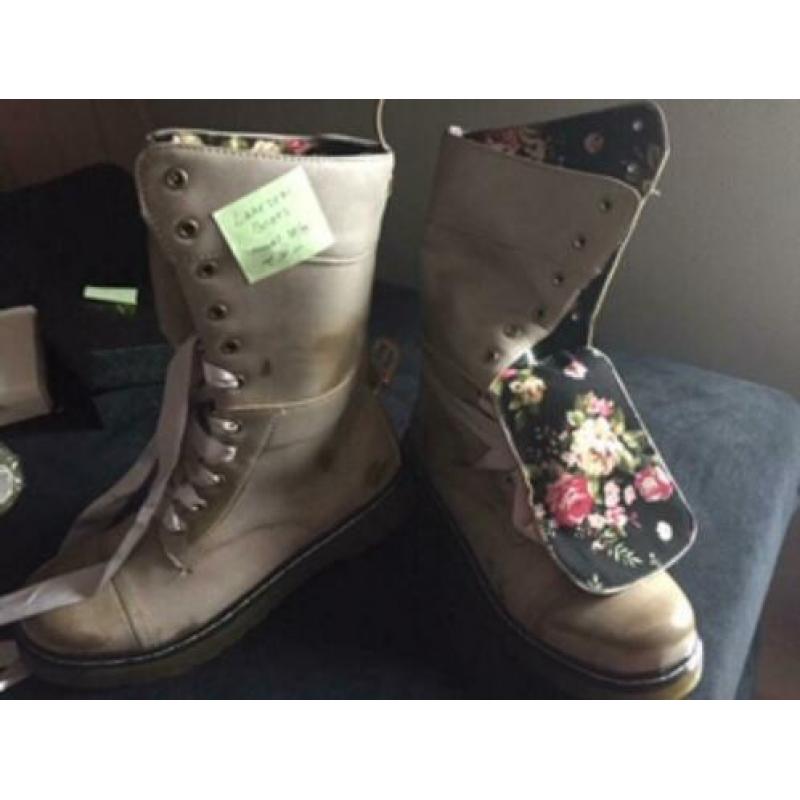 Nieuwe zomer boots 38,5 taupe, grijs fleurige binnen voering