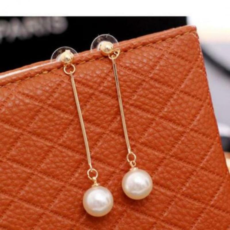 oorbellen wit parel hangers wit met goud /mooi voor de bruid
