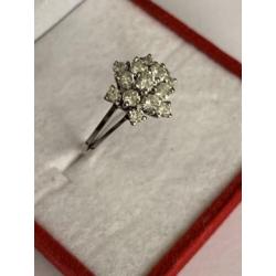 18 krt.wit gouden rozet ring met 13 diamanten totaal 0,79 ct