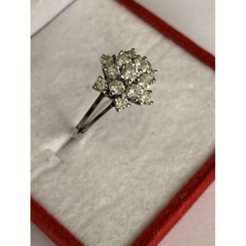 18 krt.wit gouden rozet ring met 13 diamanten totaal 0,79 ct
