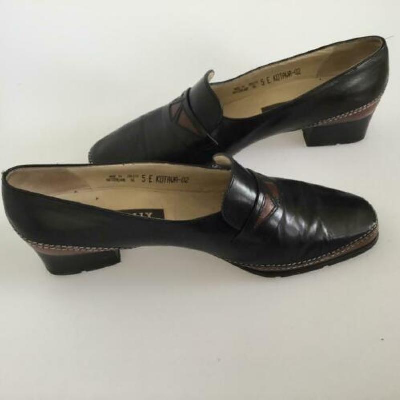 Yoli Bally 5E (38E) zwarte en bruine leren instappers