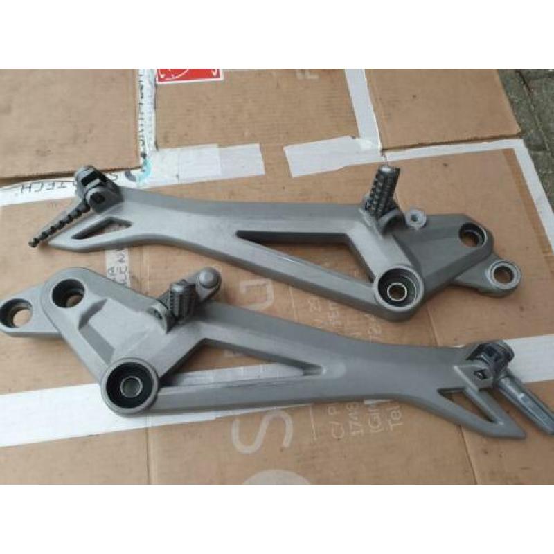 Ducati monster 696 796 1100 schetsplaat links en rechts.
