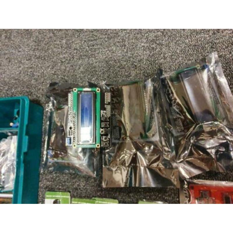 Uitverkoop!! Partij elektronica onderdelen!