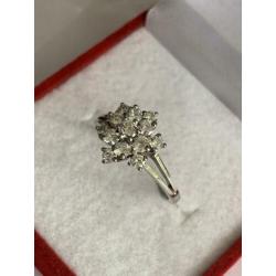 18 krt.wit gouden rozet ring met 13 diamanten totaal 0,79 ct