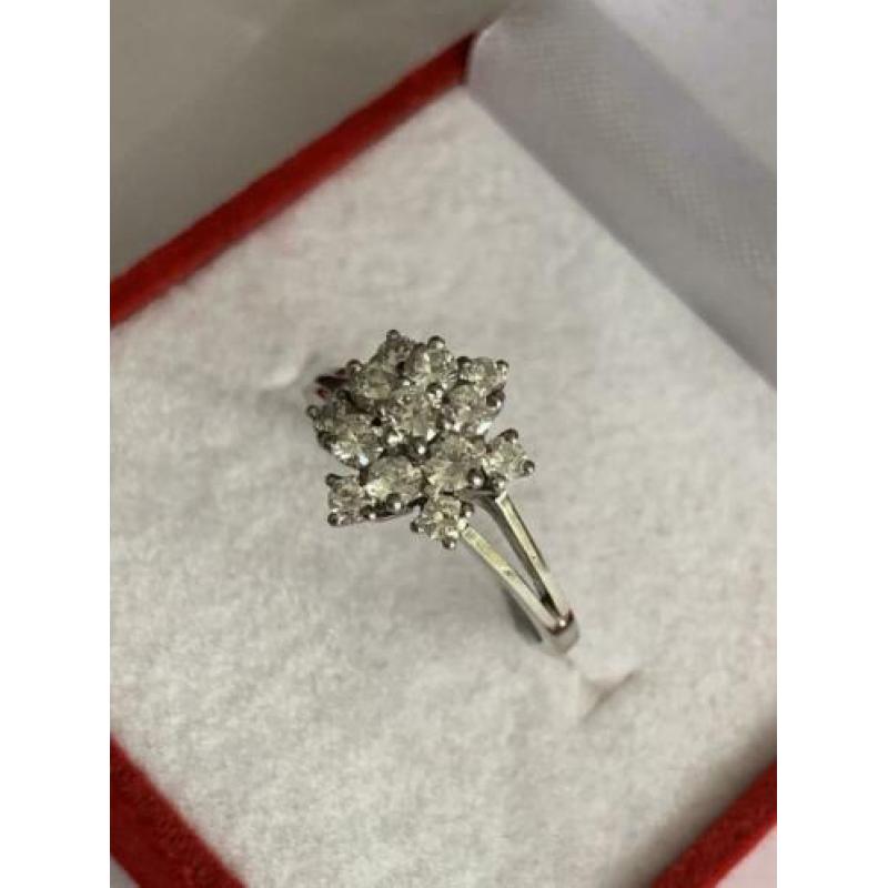 18 krt.wit gouden rozet ring met 13 diamanten totaal 0,79 ct