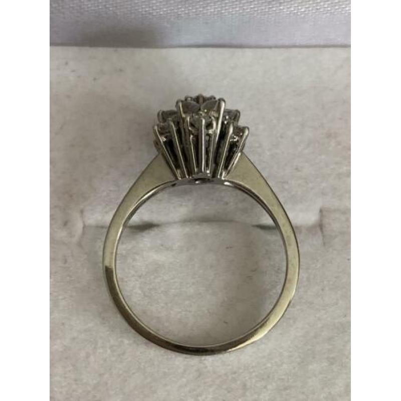 18 krt.wit gouden rozet ring met 13 diamanten totaal 0,79 ct