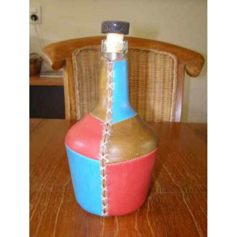Retro fles in leer (A17 1460)