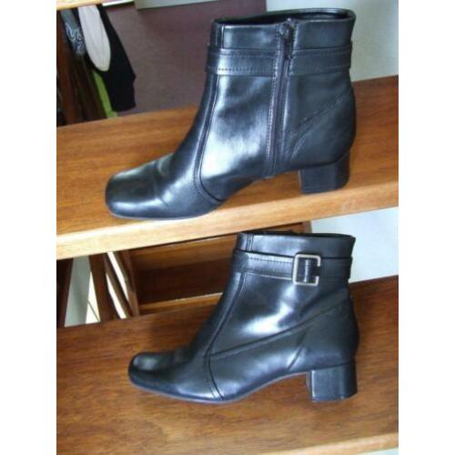 Clarks zgan zwarte leren laarsjes met gesp 5 1/2 oftewel 39