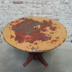 Grote stalen tuintafel, bistrotafel op gietijzeren voet