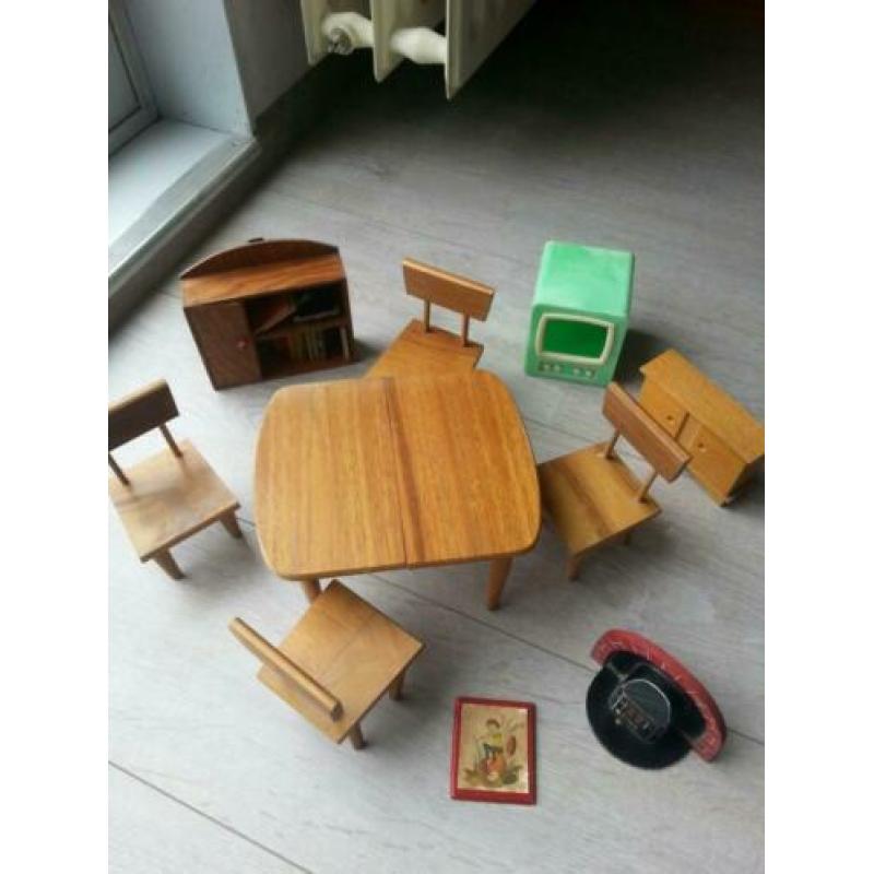Poppenhuis meubeltjes van hout